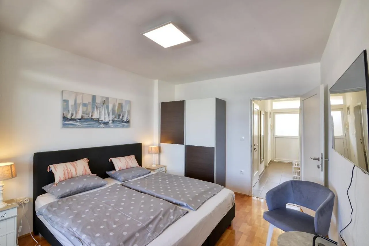 Studio Apartment Harbour Pola